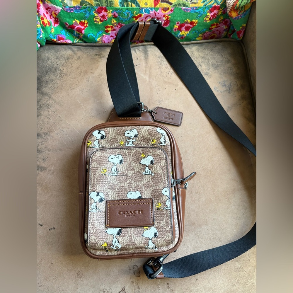 VGUC Coach X Peanuts Racer Sling Pack In Signature Canvas With Snoopy Print